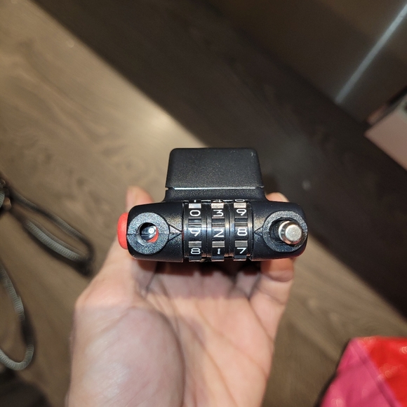 Defcon Kingston lock for laptop computer - Picture 5 of 8